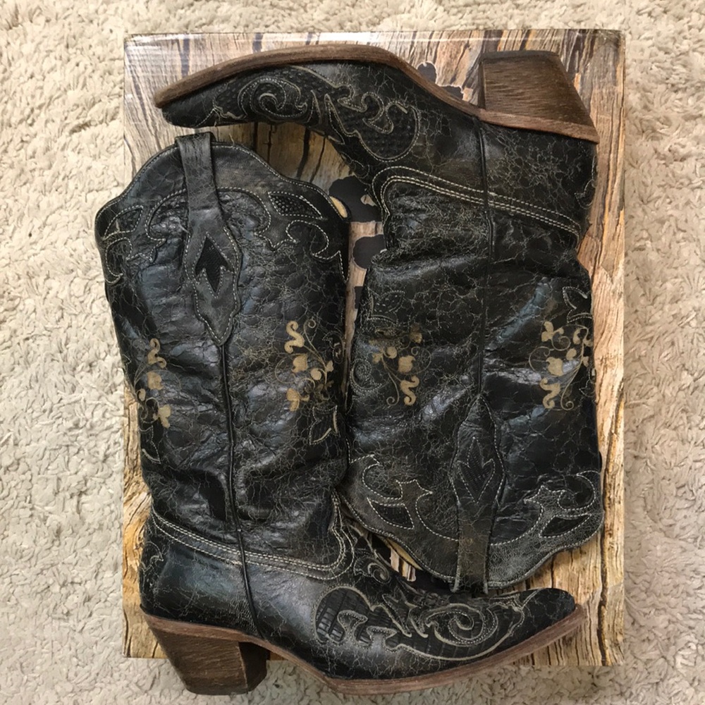 Corral boots